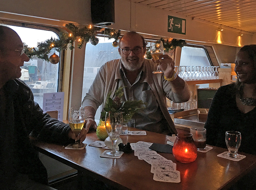 uitje bierproeverij op boot amsterdam