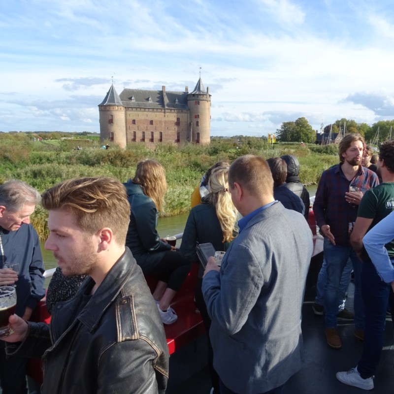 Bedrijfsuitje op boot met activiteit