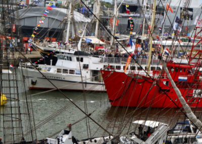 Schip Stortemelk in de IJ-Haven tijdens SAIL Amsterdam