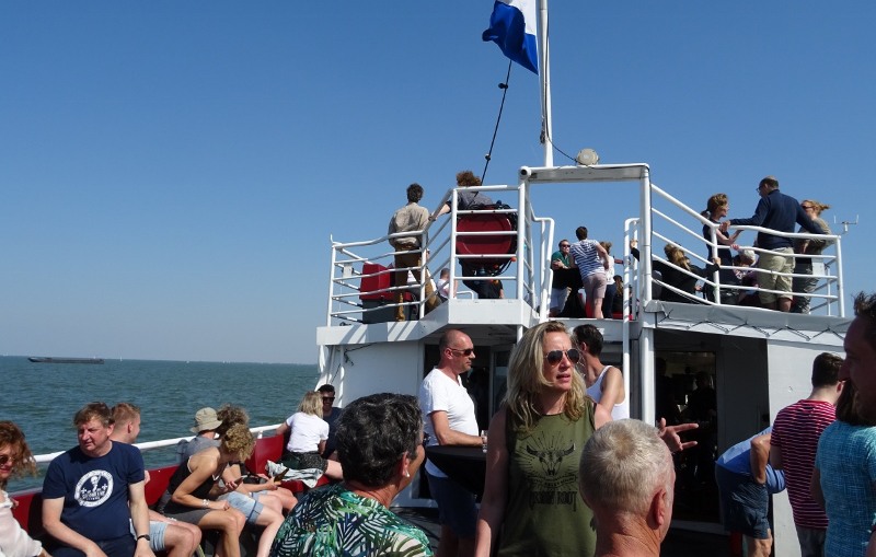 Borrel op schip Stortemelk