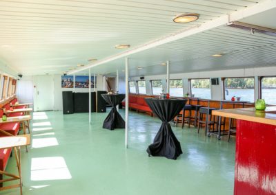 benedensalon met DJ booth schip Stortemelk