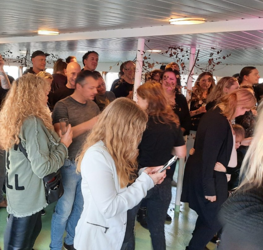 dansen blues band op boot herfst zondag in amsterdam